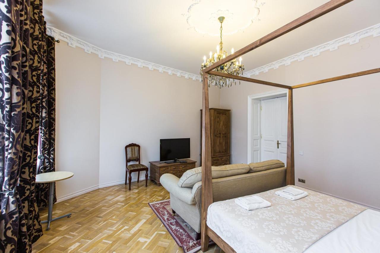 Австрійська Квартира В Центрі На Вулиці Михальчука 5 Lviv Exterior photo